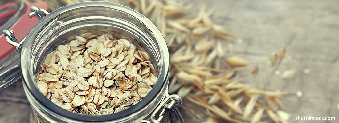 oatmeal-grain-on-table